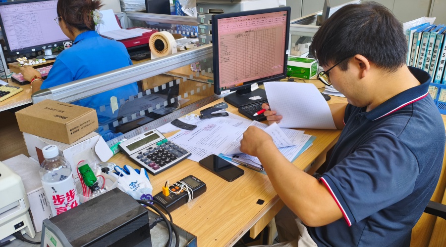 老客戶突然放慢節奏，可能是在等一份復盤
