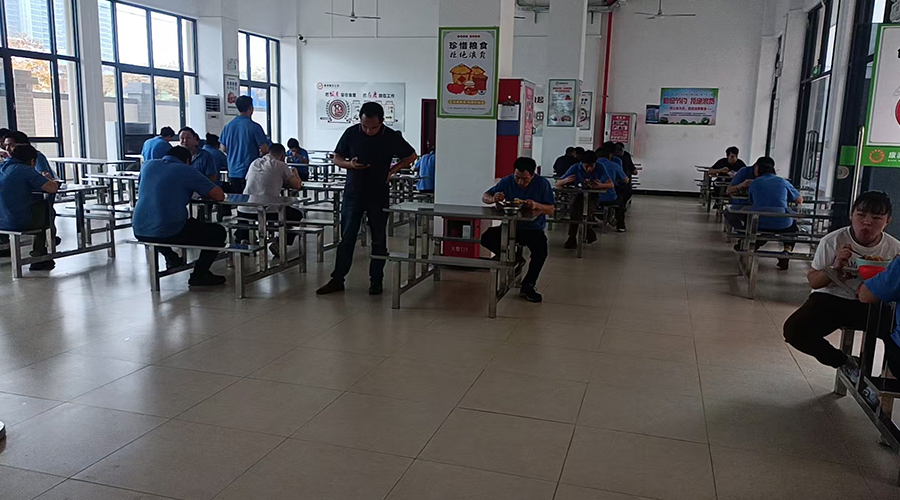 潔凈飯?zhí)檬刈o(hù)員工健康，金環(huán)電器夯實(shí)生產(chǎn)根基